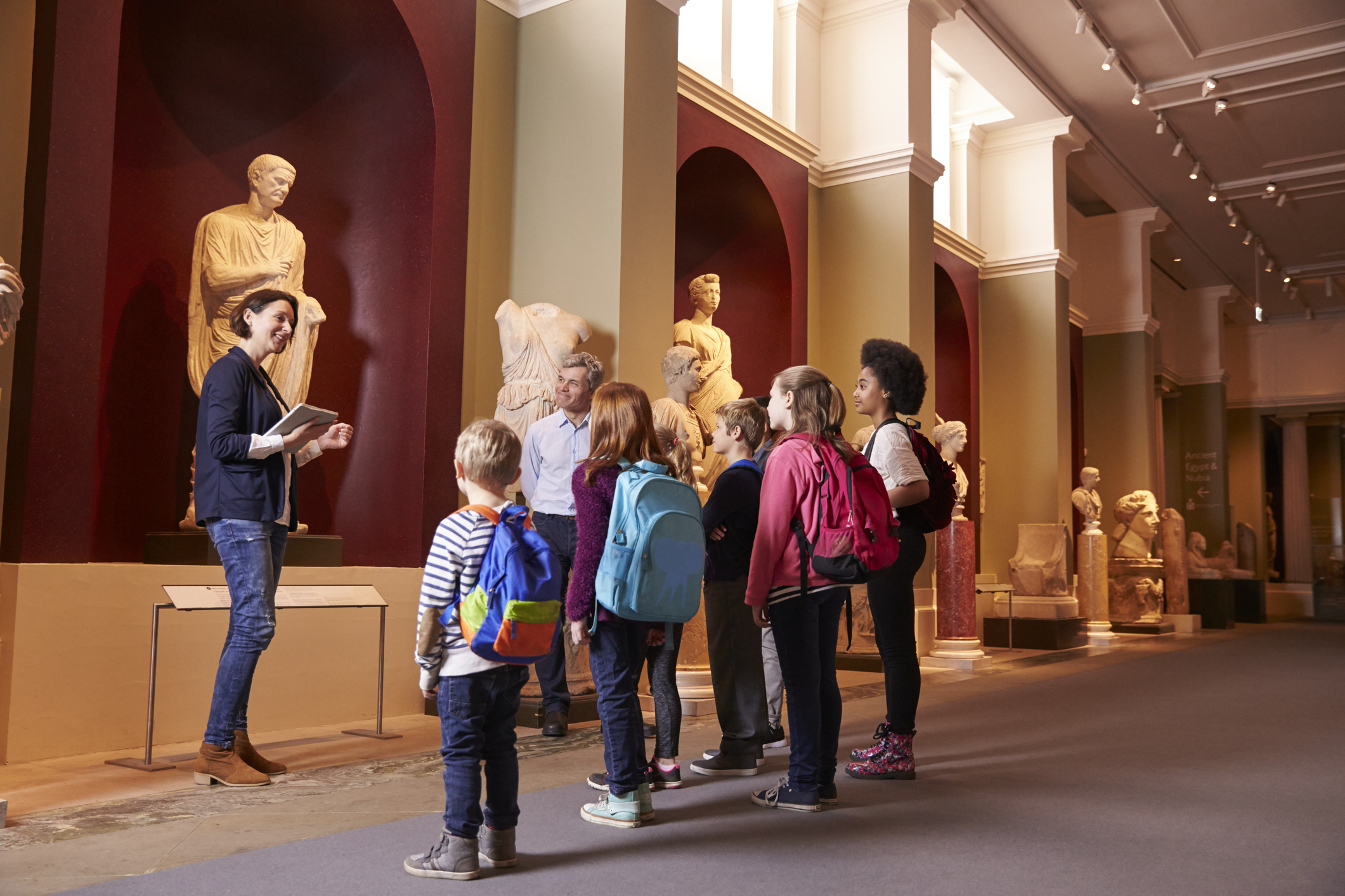 Kinder im Museum